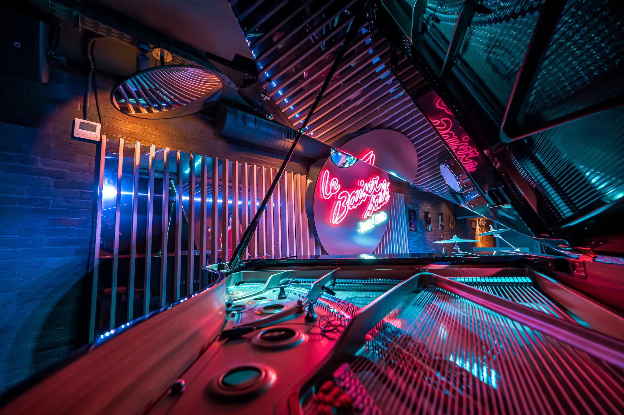 Le Baiser Salé interior